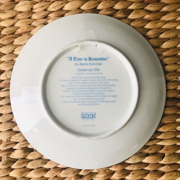 Berta Hummel Christmas 1981 Collectors Plate - Picture 2 of 3